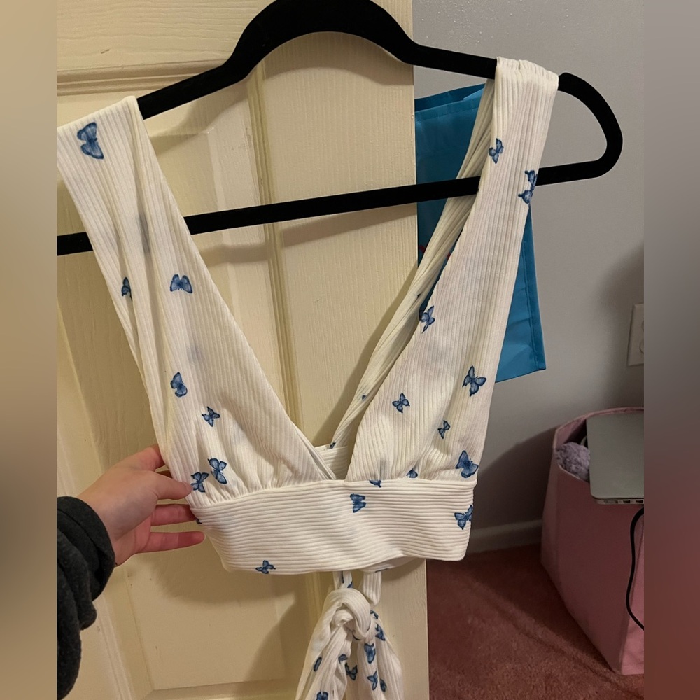 Low neck crop top